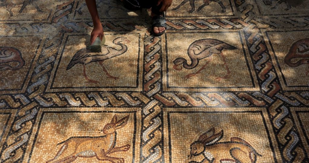 Fragment odkopanej mozaiki bizantyjskiej /Ashraf Amra/Anadolu Agency via Getty Images /Getty Images