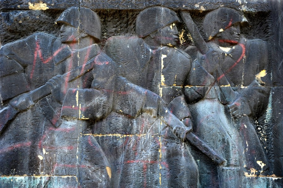 Fragment Pomnika Wdzięczności Armii Czerwonej na placu Ofiar Getta w Rzeszowie /Darek Delmanowicz /PAP