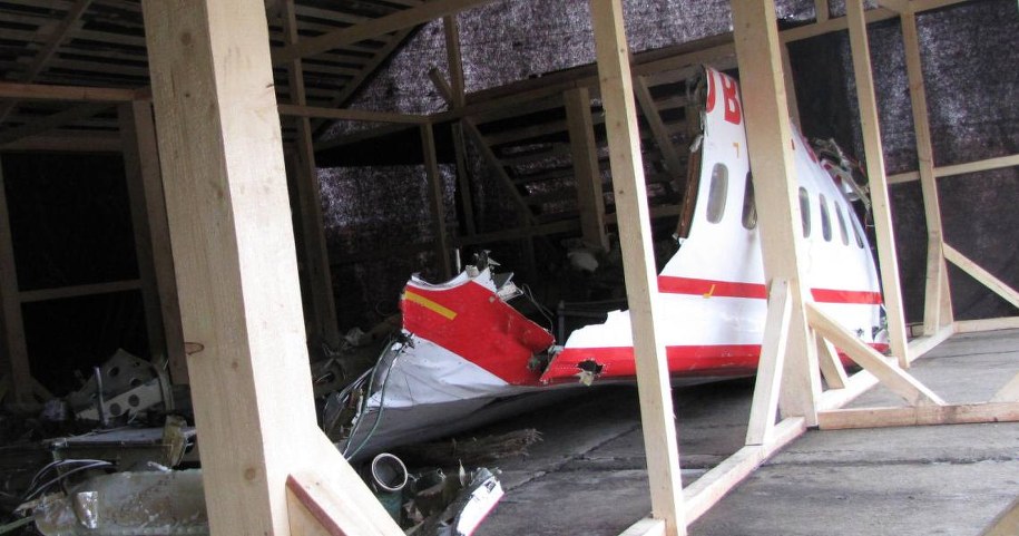 Fragment wraku polskiego tupolewa na lotnisku w Smoleńsku /Przemysław Marzec /RMF FM