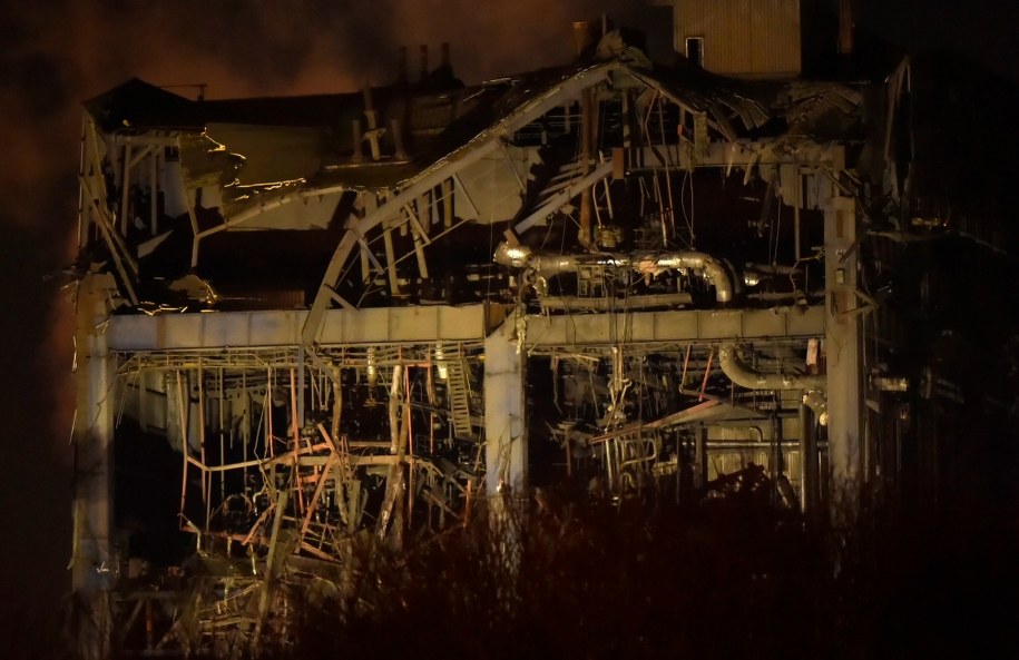 Fragment zawalonego budynku /HANNAH MCKAY /PAP/EPA