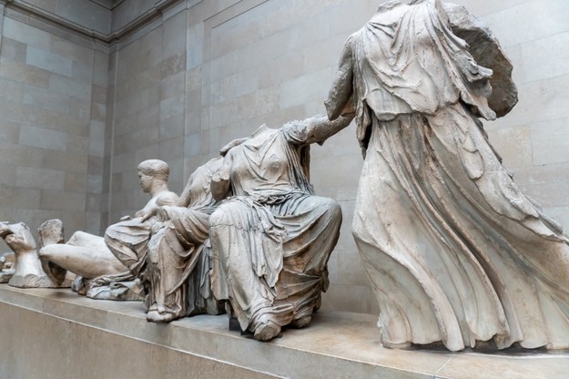 Fragmenty rzeźby, które zdobiły Partenon w Atenach /Shutterstock