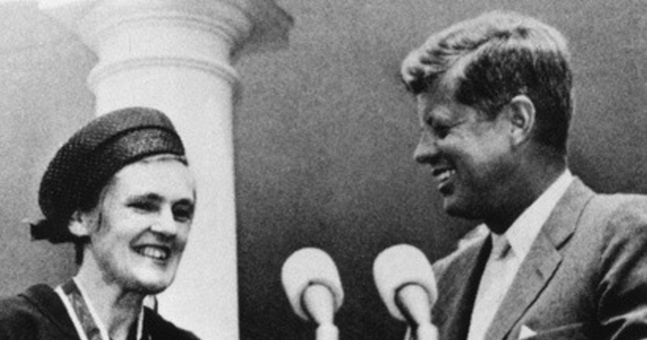 Frances Oldham Kelsey odbiera wyróżnienie z rąk prezydenta Kennedy'ego /East News