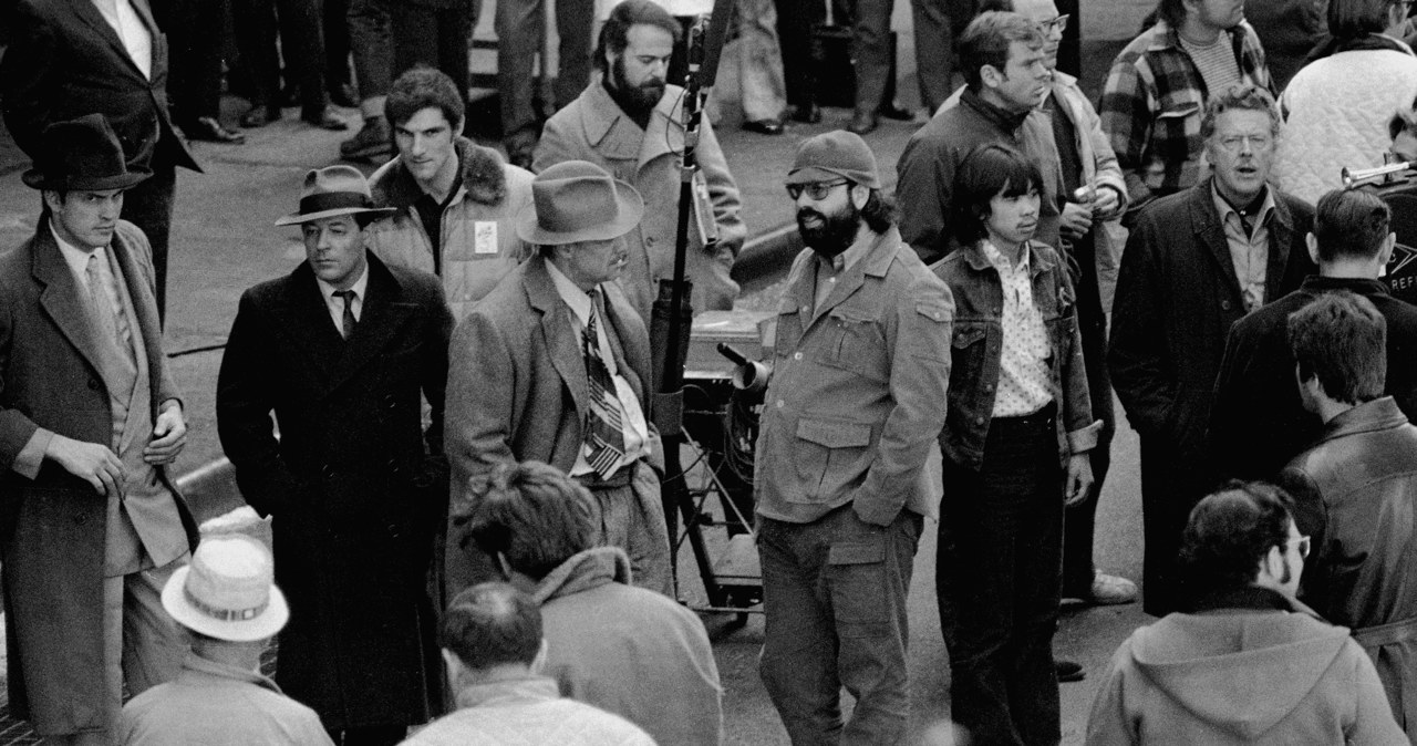 Francis Ford Coppola (z brodą) na planie "Ojca chrzestnego" / Anthony Pescatore/NY Daily News /Getty Images