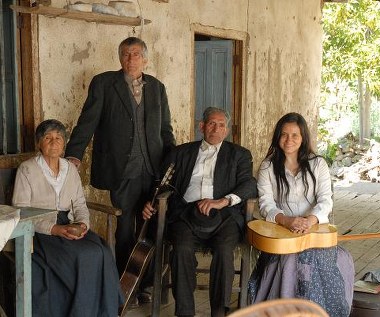 Francisca Gavilán (P) w filmie "Violeta poszła do nieba"