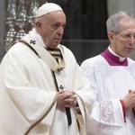 Franciszek: Kapłani muszą brudzić sobie ręce, dotykając ran i grzechów ludzi