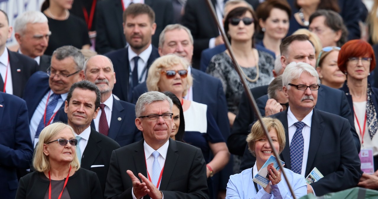 Franciszek na Jasnej Górze. Tłumy wiernych na trasie papamobile