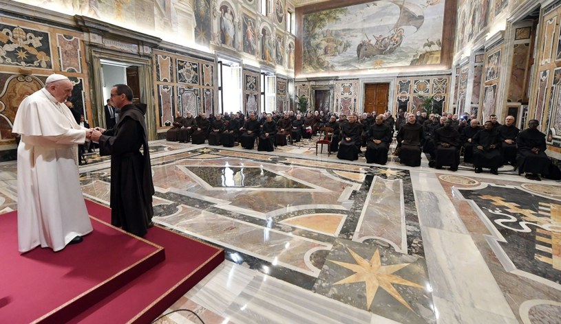 Franciszek w czasie audiencji dla zakonników w Watykanie /PAP/EPA/VATICAN MEDIA HANDOUT /PAP