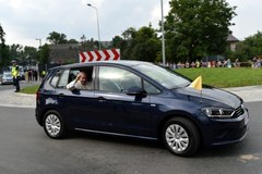 Franciszek w Krakowie: Zamiast limuzyny mały  Volkswagen Golf 