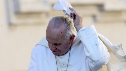 Franciszek wzywa do modlitwy. „Tylko modlitwa może go pokonać”