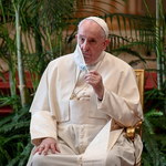 Franciszek z bólem przyjął raport o 216 tys. ofiar pedofilii we francuskim Kościele