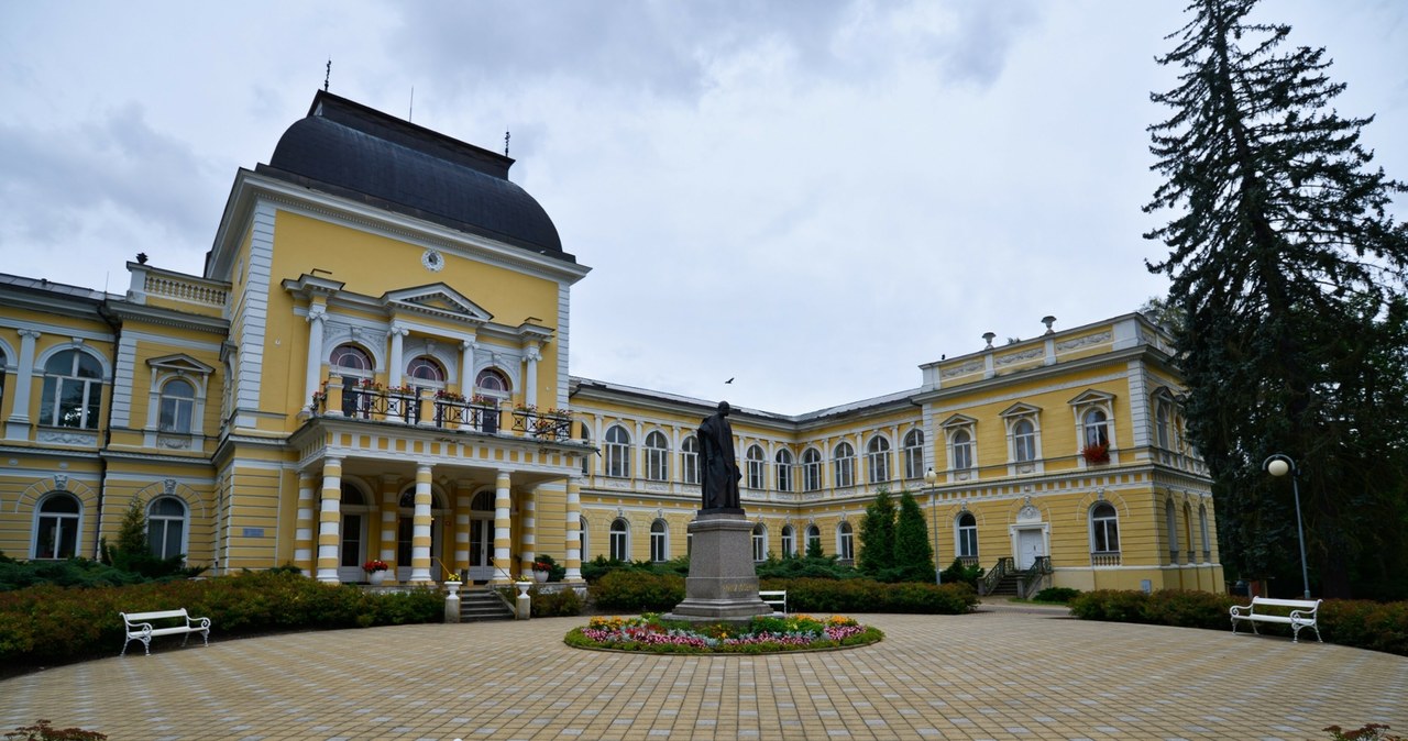 Franciszkowe Łaźnie oferują odpoczynek w wyjątkowych okolicznościach. Atmosfera kurortu sprzyja regeneracji fizycznych i psychicznych sił. /East News