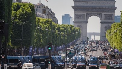 Francja: Areszt dla rodziny sprawcy nieudanego zamachu na Polach Elizejskich