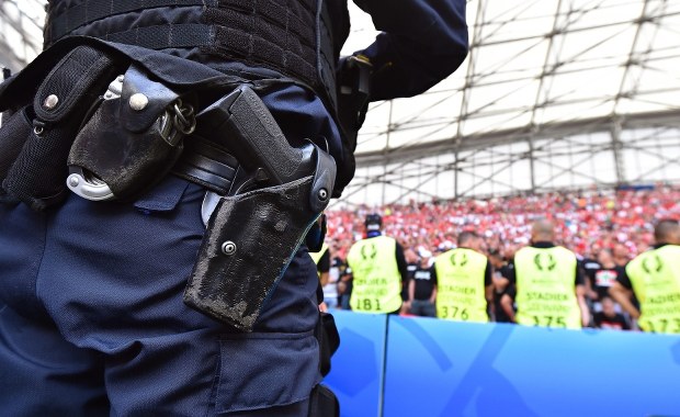 Francja: Aresztowano dżihadystów podejrzanych o współudział ws. zabójstwa policjanta