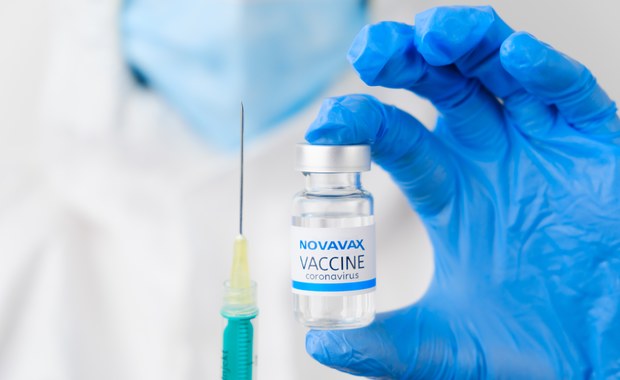 Francja dopuściła do użytku szczepionkę firmy Novavax