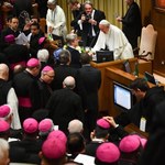 Francja: Episkopat gotów wypłacać odszkodowania ofiarom molestowania seksualnego