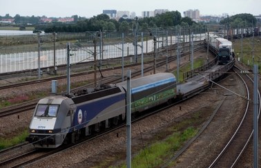 Francja i Wielka Brytania próbują „rozbroić imigrancką bombę” w Calais
