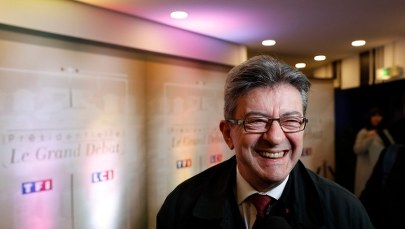 Francja: Kandydat skrajnej lewicy w sondażu niemal równo z Fillonem