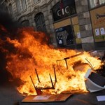 Francja: Kolejne protesty po decyzji sądu. Płonęły komisariat i samochód