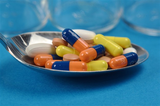 Francja: Lekarze przepisują dzieciom zbyt dużo leków, zwłaszcza antybiotyków i kortykosteroidów /Patrick Lefevre /PAP/EPA