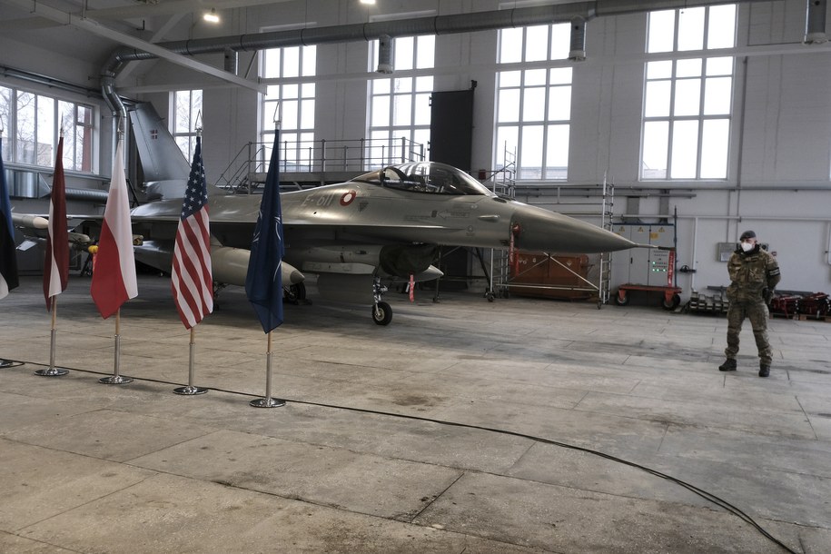 Francja, Minister obrony: w ramach NATO możemy wysłać do Rumunii wieluset żołnierzy /VALDA KALNINA /PAP/EPA