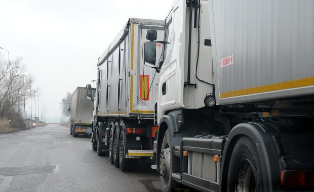 Francja nadal chce uderzyć w polskich transportowców!