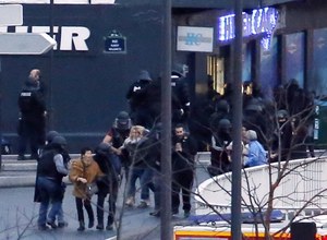 Francja: Napastnik z koszernego sklepu nie żyje