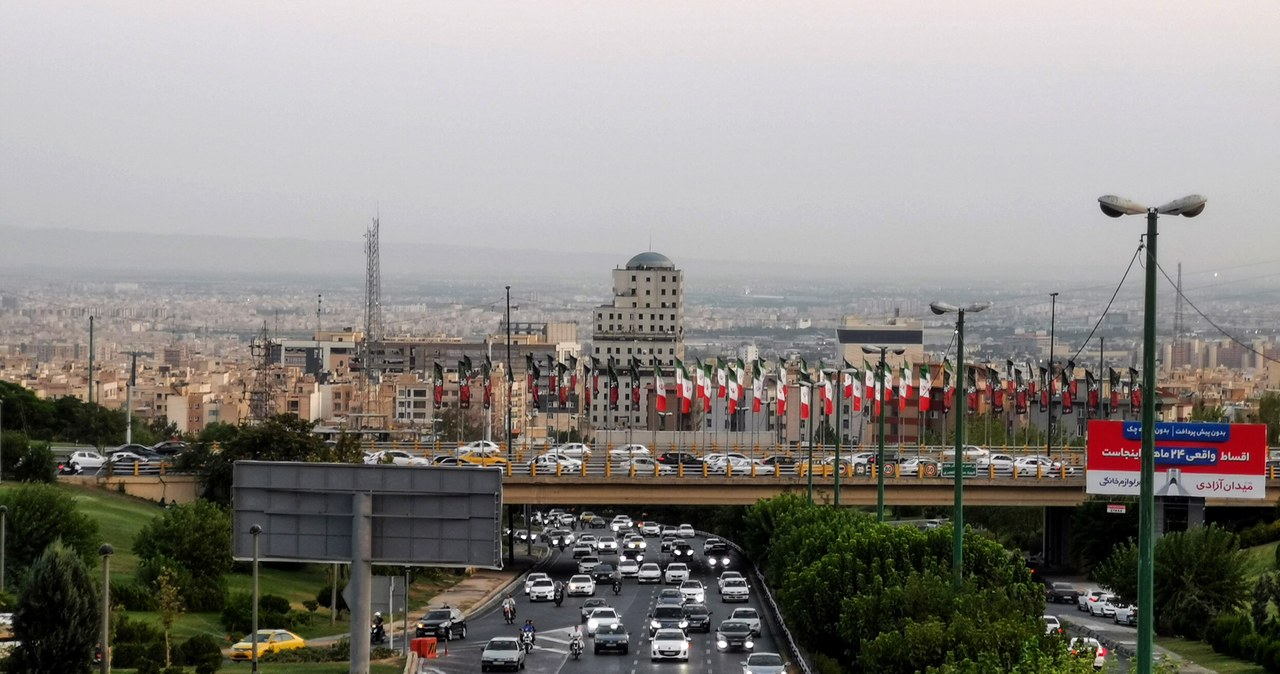 Francja, Niemcy i Wielka Brytania zadeklarowały gotowość do przywrócenia sankcji na Iran /ATTA KENARE /AFP