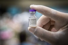 Francja: Od środy obowiązek szczepień pracowników służby zdrowia. Będą kary dla niezaszczepionych