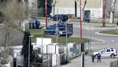 Francja: Policjanci zastrzelili napastnika, który wziął zakładników w supermarkecie