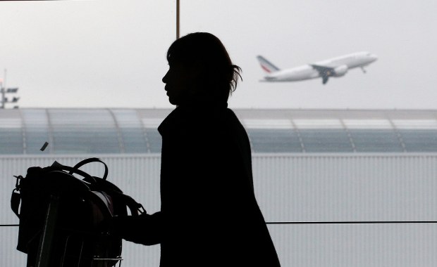 Francja: Sąd na paryskim lotnisku? Ma ułatwić odsyłanie nielegalnych imigrantów