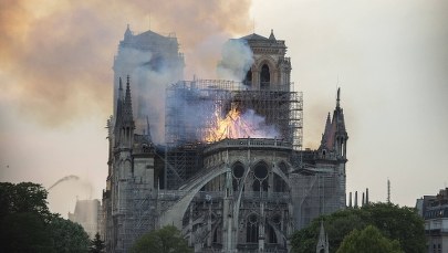 Francja: Śledztwo ws. oszustów zbierających datki na Notre Dame