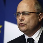 Francja: Szef MSW podał się do dymisji po ujawnieniu, że zatrudniał córki