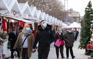 Francja: Szósta fala pandemii w styczniu? "Napędzi ją Omikron"