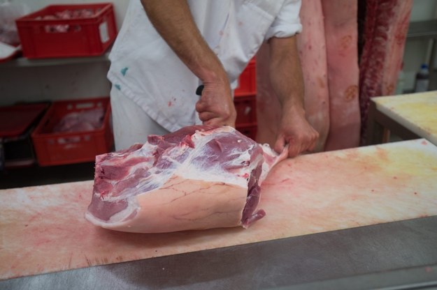 Francja twierdzi, że wstępnie dogadała się w sprawie wznowienia eksportu wieprzowiny /Grzegorz Michałowski /PAP