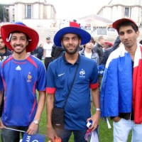 Francuscy kibice oglądali mecz Francja-Szwecja na telebimie, ustawionym przy Wieży Eiffla