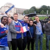 Francuscy kibice oglądali mecz Francja-Szwecja na telebimie, ustawionym przy Wieży Eiffla