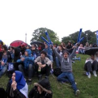 Francuscy kibice oglądali mecz Francja-Szwecja na telebimie, ustawionym przy Wieży Eiffla