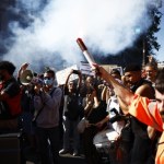 Francja w ogniu protestów. W ruch poszły butelki i gaz łzawiący