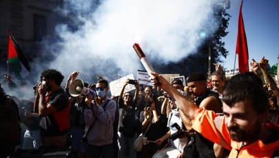 Francja w ogniu protestów. W ruch poszły butelki i gaz łzawiący