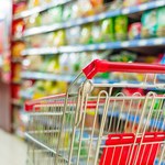 Francja: W supermarketach brakuje oleju, mąki i jaj