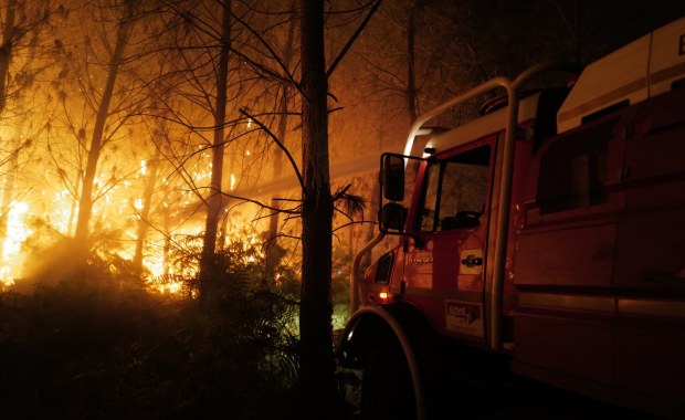 Francja walczy z pożarami lasów. Ewakuowano tysiące osób
