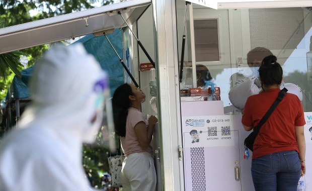 Francja: Wariant Delta stanowi prawie 50 proc. zakażeń