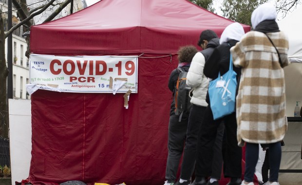 Francja wraca do obostrzeń. „Film bez końca”