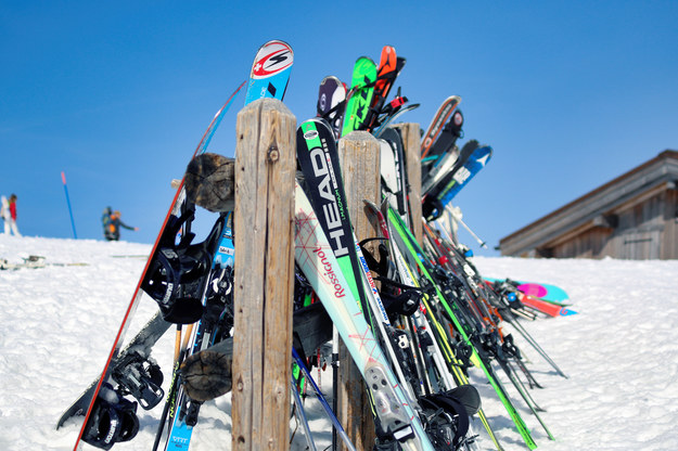 Francja: Wyciągi narciarskie będą otwarte i bez wymogu paszportów sanitarnych /shutterstock /