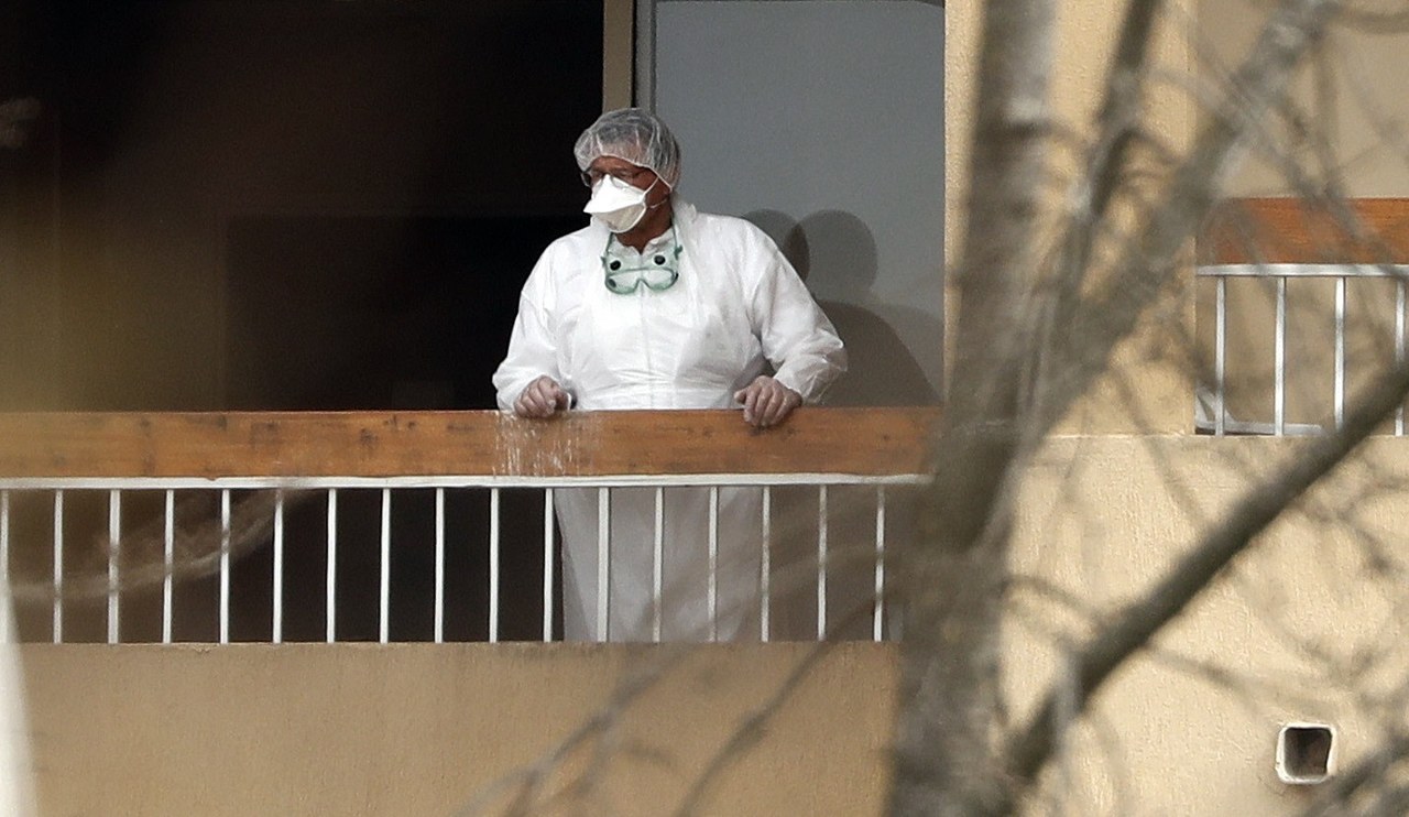 Francja: Z powodu koronawirusa w domu spokojnej starości zmarło 20 osób