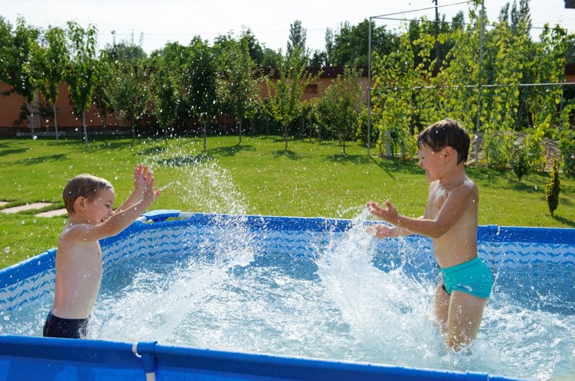 Francja zakazuje sprzedaży ogrodowych basenów w regionach najbardziej dotkniętych suszą /123RF/PICSEL