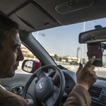 Francja zaostrza przepisy. Smartfony w samochodzie zabronione nawet podczas postoju