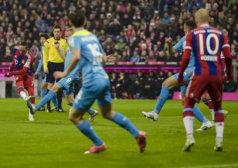 Franck Ribery strzela gola na 2-0 dla Bayernu /AFP