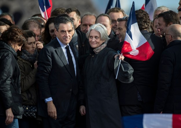 Francois Fillon z żoną Penelope /IAN LANGSDON /PAP/EPA