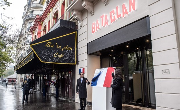 Francois Hollande oddał hołd ofiarom zamachów w Paryżu
